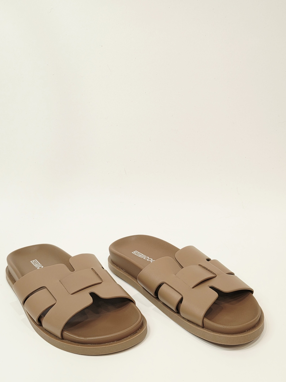 32 Degrees Cool H-Band Sandals Women’s Tan Cushioned Slide Sandals – Size 6